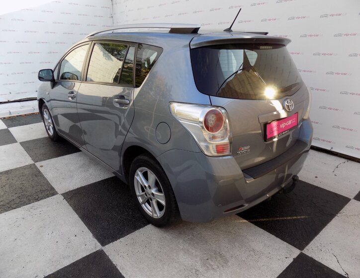 Toyota Verso 3