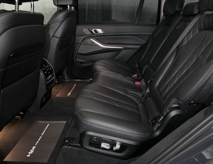 BMW X7 12