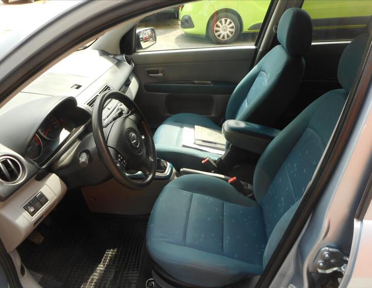Mazda 2 15