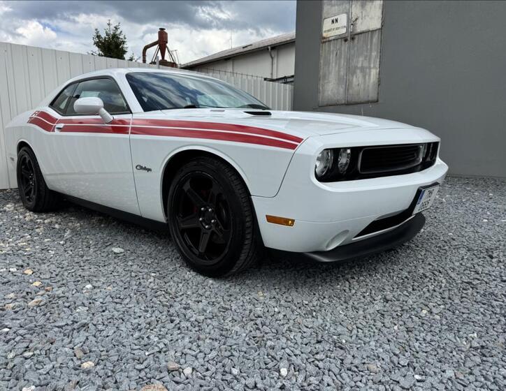 Dodge Challenger 1