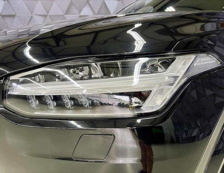 Volvo XC90 8