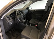Volkswagen Tiguan 9