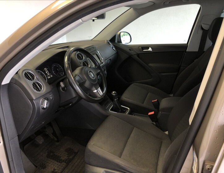 Volkswagen Tiguan 9