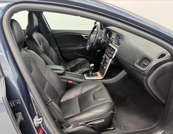Volvo V40 12
