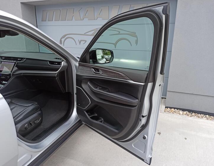 Jeep Grand Cherokee 24