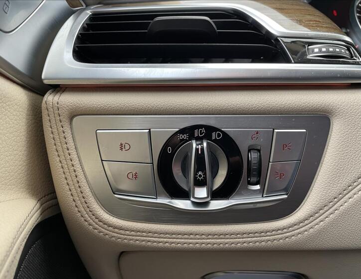 BMW Řada 7 39