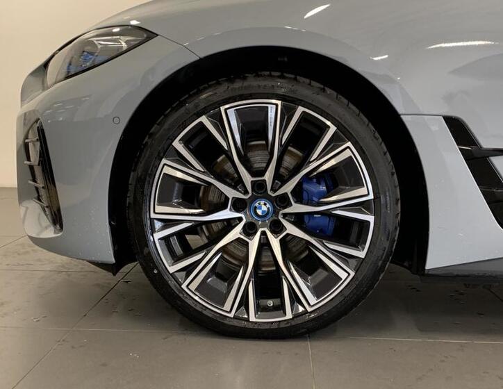BMW i4 6