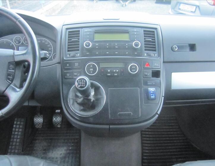 Volkswagen Multivan 14