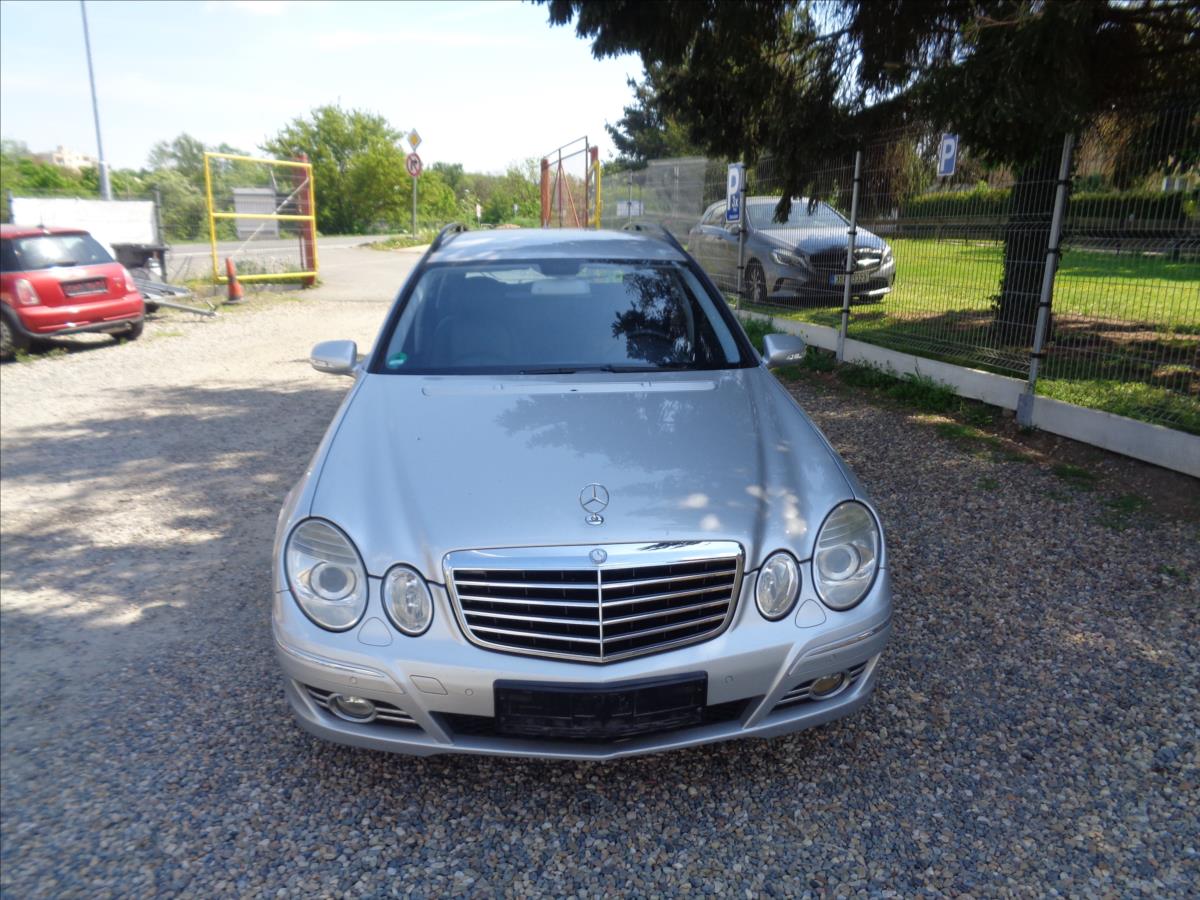 Mercedes-Benz 211