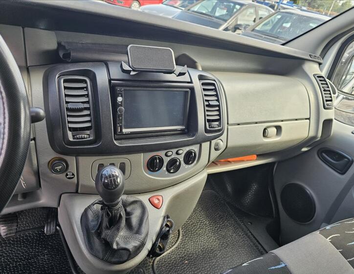 Renault Trafic 12