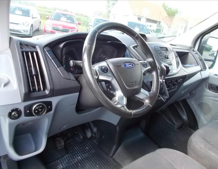 Ford Transit 19