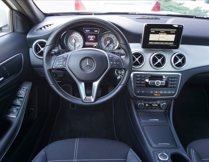 Mercedes-Benz GLA 9