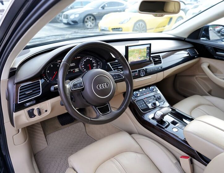 Audi A8 28