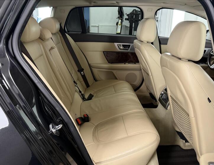 Jaguar XF 12