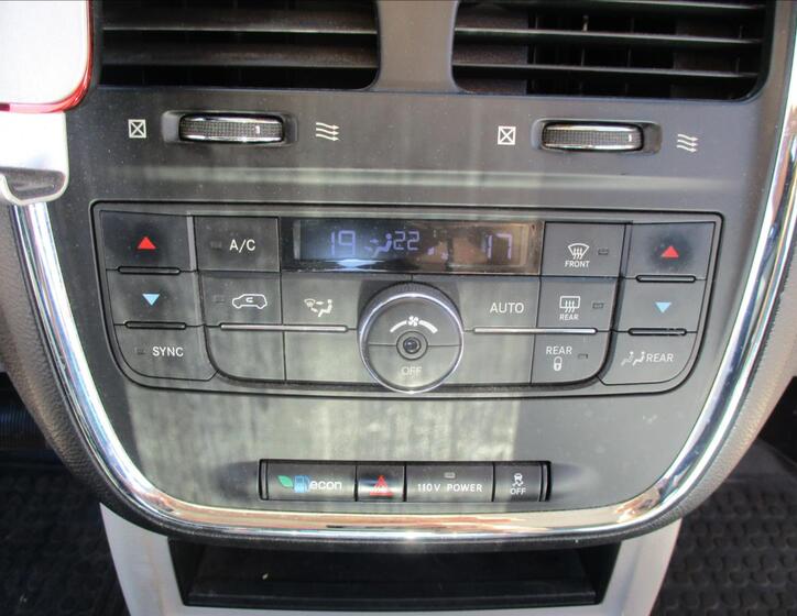 Chrysler Town & Country 21