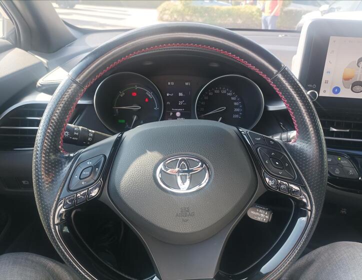 Toyota C-HR 11