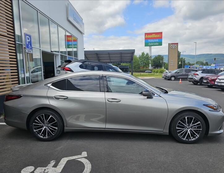 Lexus ES 300h 18