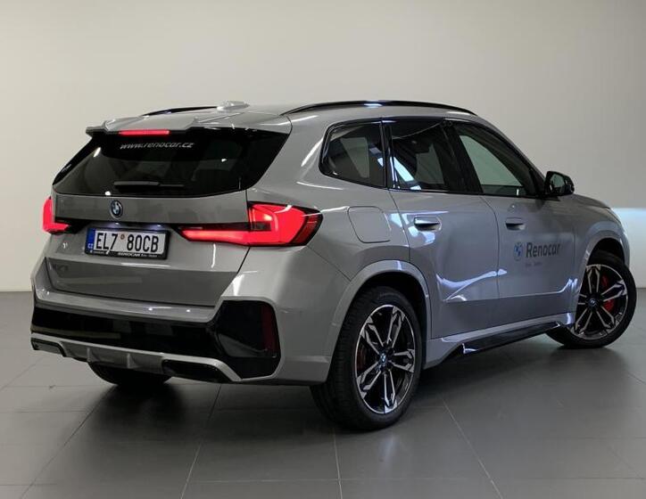 BMW iX1 11