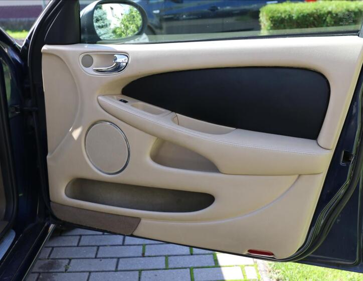 Jaguar X-Type 27