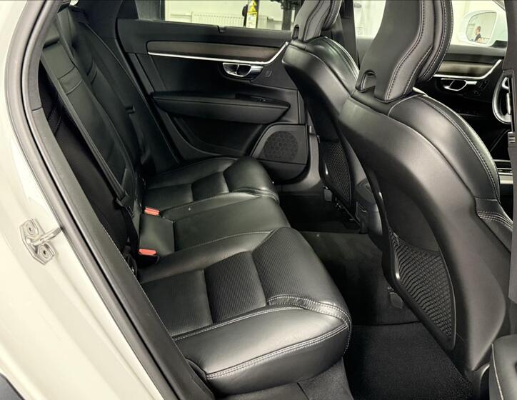 Volvo V90 10