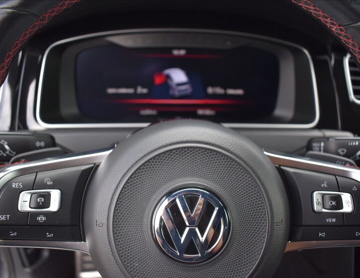 Volkswagen Golf 49