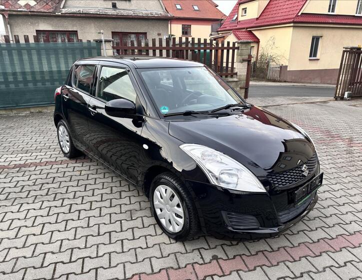 Suzuki Swift 1