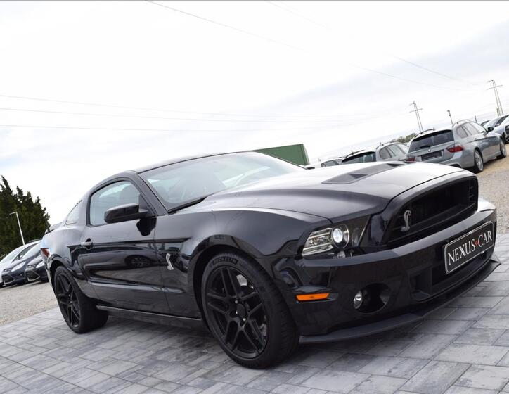 Ford Mustang 4