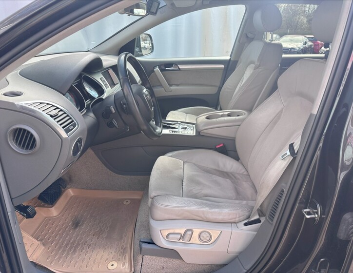 Audi Q7 9