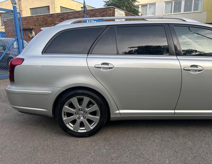 Toyota Avensis 16
