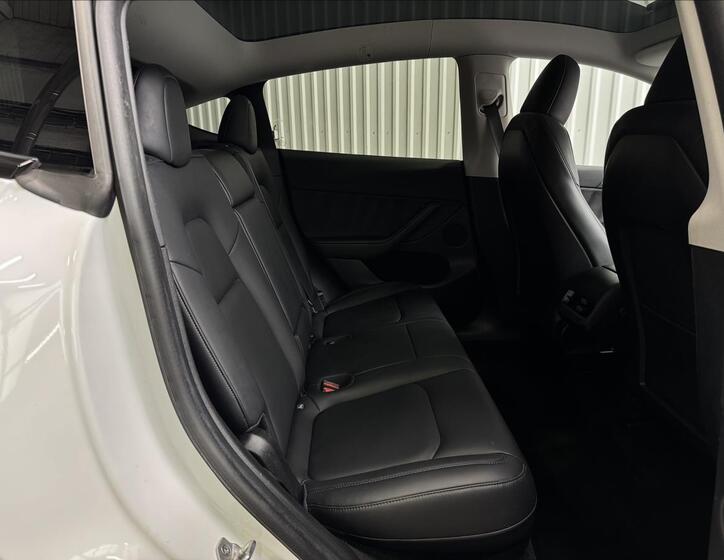 Tesla Model Y 29