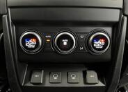 Land Rover Defender 29