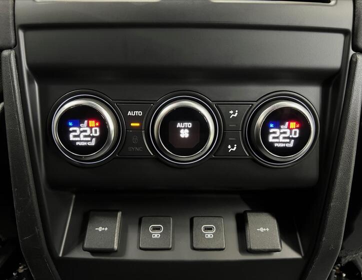 Land Rover Defender 29