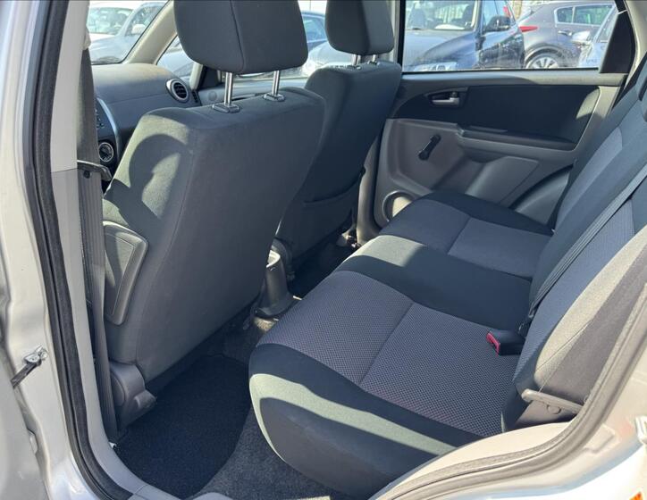 Suzuki SX4 12