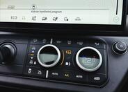 Land Rover Defender 21