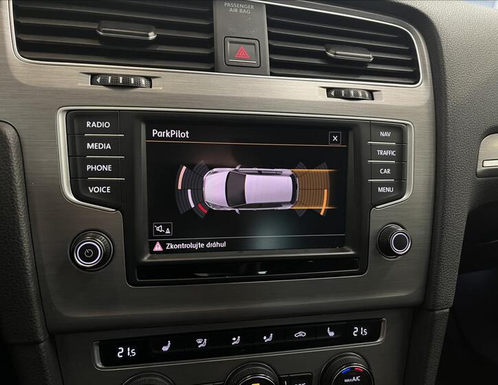Volkswagen Golf 11