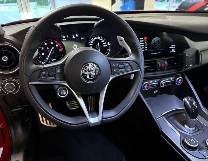 Alfa Romeo Giulia 17