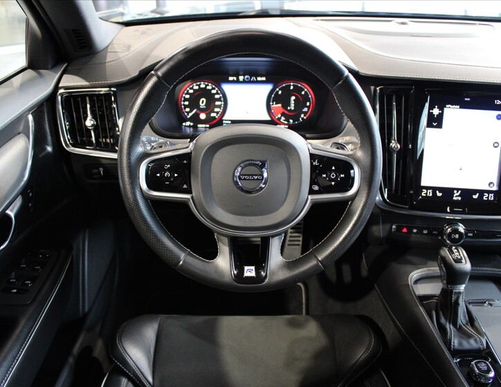 Volvo V90 17