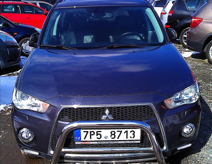 Mitsubishi Outlander 4