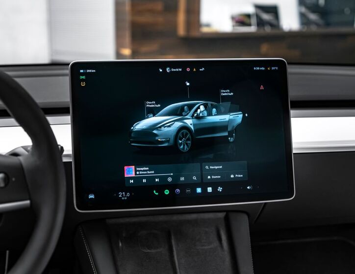 Tesla Model Y 16