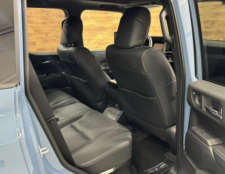 Toyota Land Cruiser 6