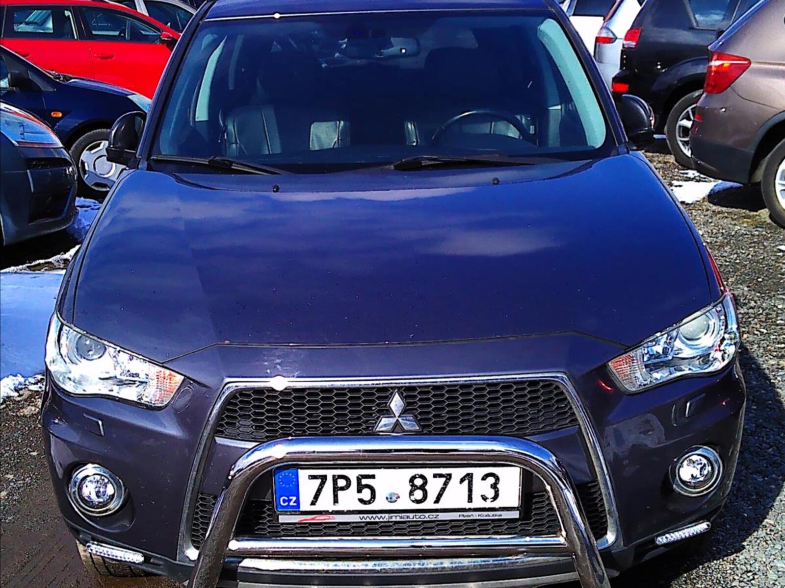 Mitsubishi Outlander 4