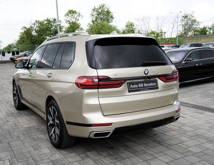 BMW X7 4