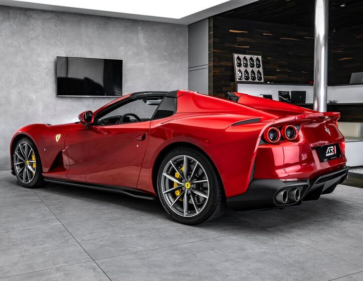 Ferrari 812 9