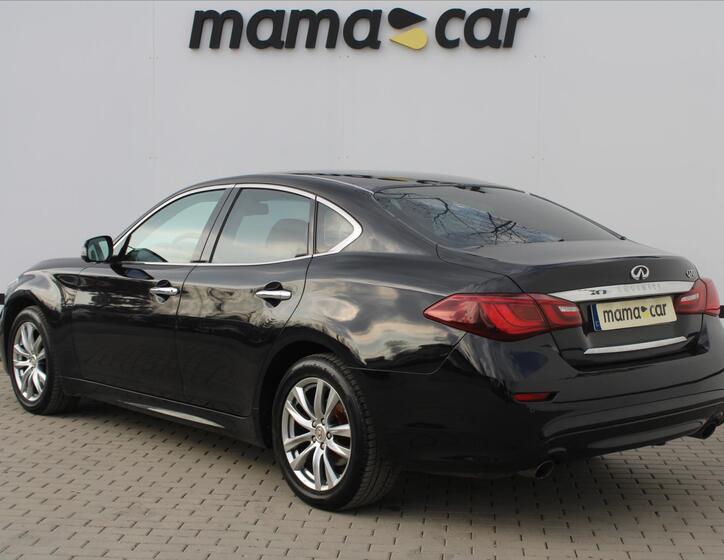 Infiniti Q70 5