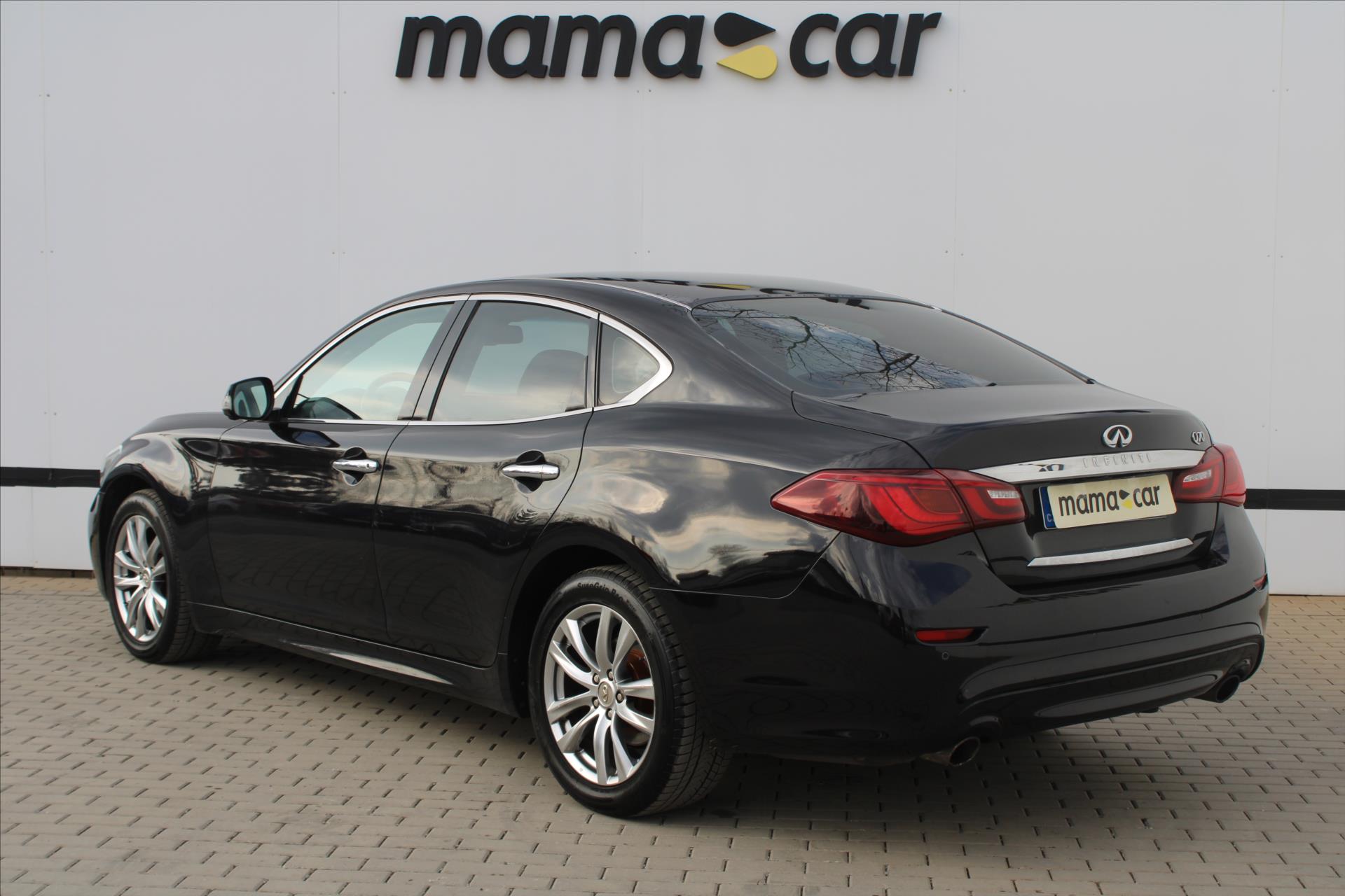 Infiniti Q70