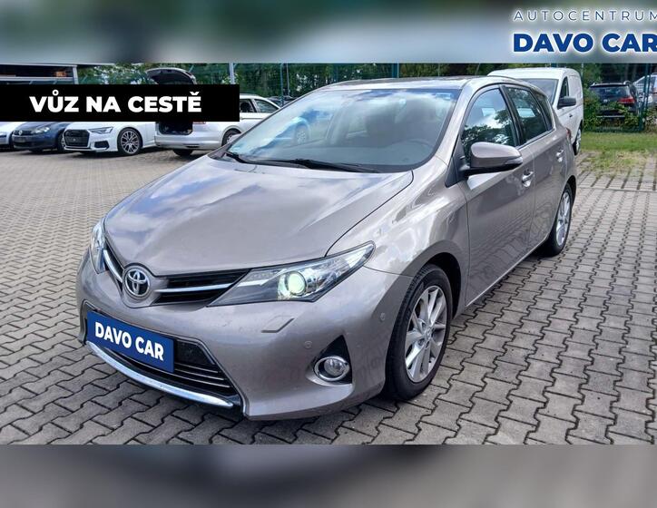 Toyota Auris 1