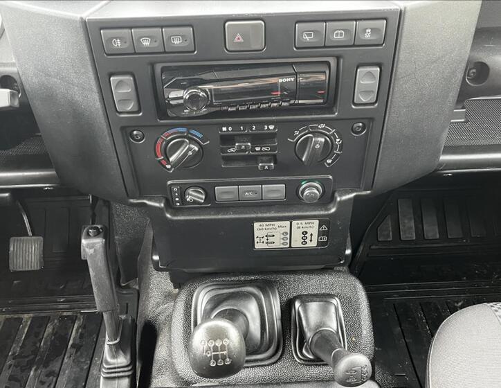 Land Rover Defender 13