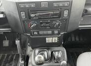 Land Rover Defender 13