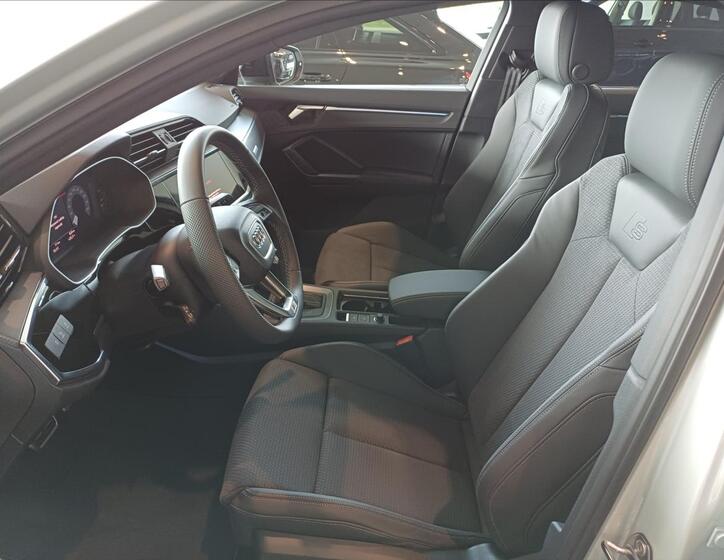Audi Q3 9