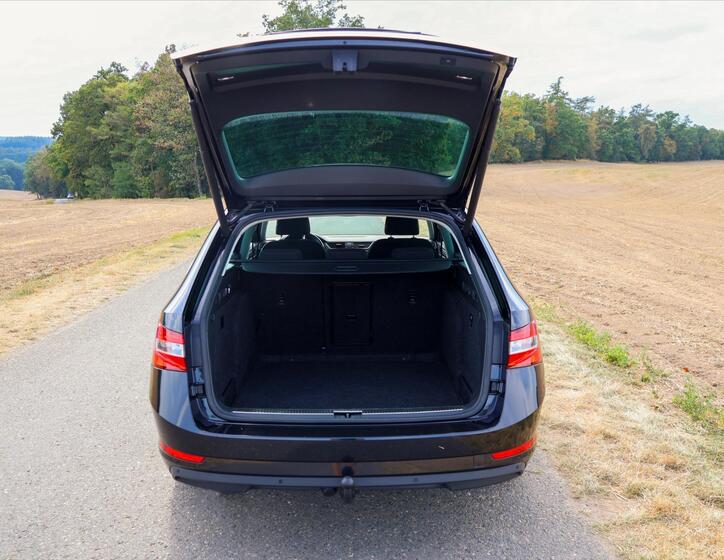 Škoda Superb 9